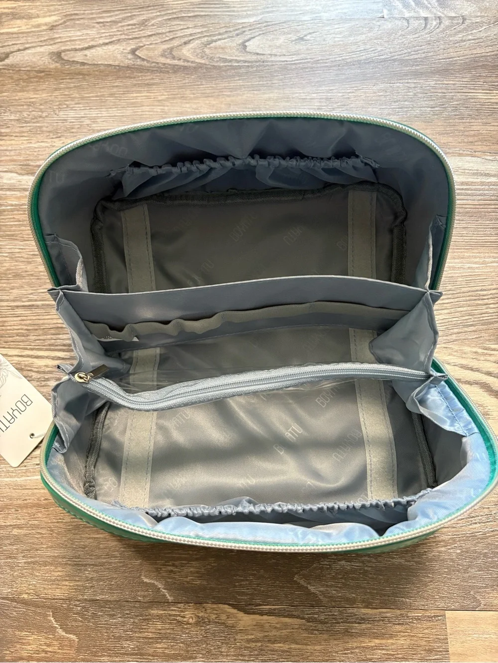 BOYATU Green Travel Makeup Bag NWT